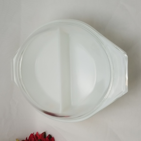 Pyrex Town & Country Divided Casserole Dish with Lid - Picture 14 of 16